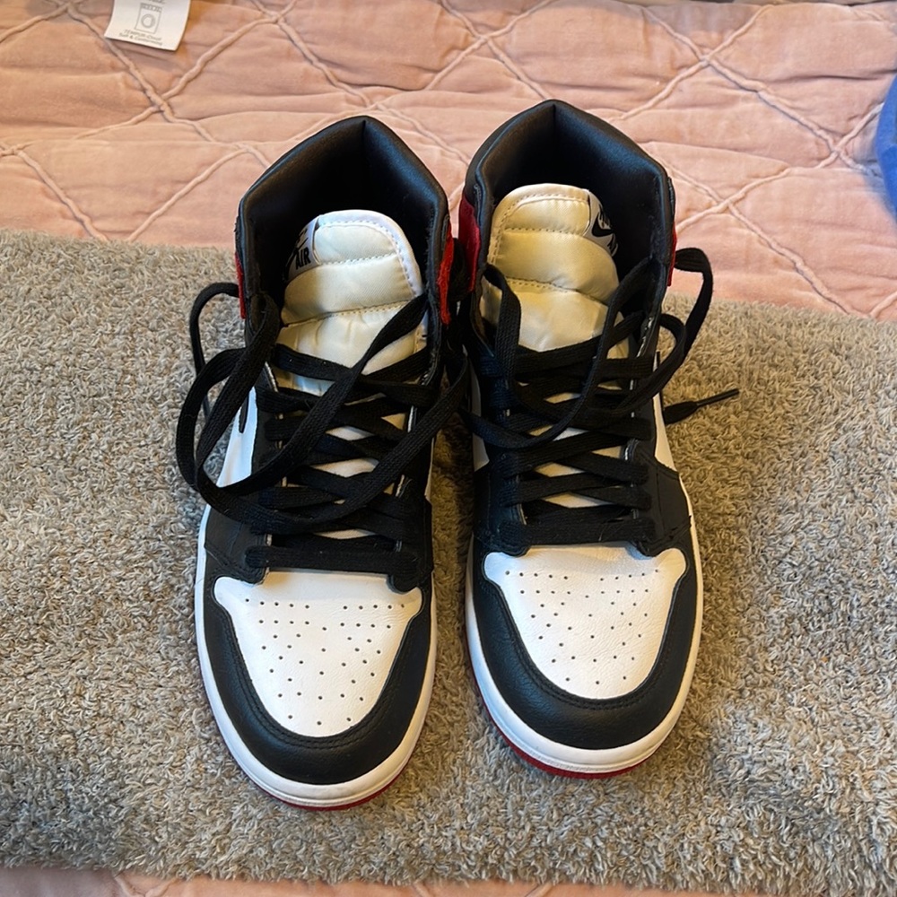 Womens Jordan 1s